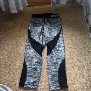 Nike pro 3/4 link pants